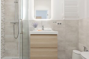 Łopuszańska Apartment Warsaw by Renters