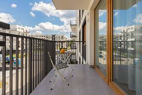 Łopuszańska Apartment Warsaw by Renters