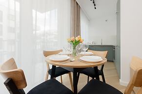 Łopuszańska Apartment Warsaw by Renters
