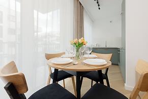 Łopuszańska Apartment Warsaw by Renters