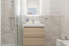 Łopuszańska Apartment Warsaw by Renters