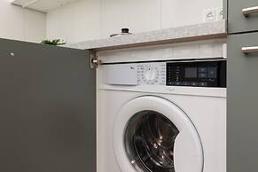 Łopuszańska Apartment Warsaw by Renters