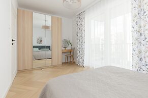 Łopuszańska Apartment Warsaw by Renters