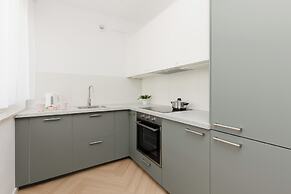 Łopuszańska Apartment Warsaw by Renters