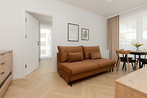 Łopuszańska Apartment Warsaw by Renters