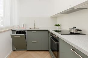 Łopuszańska Apartment Warsaw by Renters