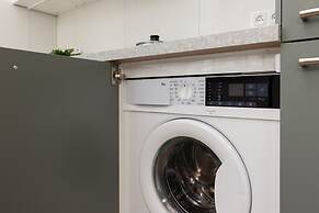 Łopuszańska Apartment Warsaw by Renters