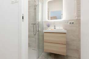 Łopuszańska Apartment Warsaw by Renters