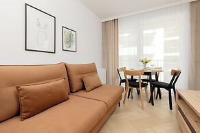 Łopuszańska Apartment Warsaw by Renters