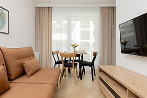 Łopuszańska Apartment Warsaw by Renters