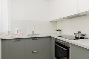 Łopuszańska Apartment Warsaw by Renters