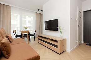 Łopuszańska Apartment Warsaw by Renters