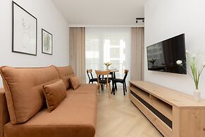 Łopuszańska Apartment Warsaw by Renters