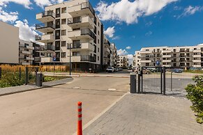 Łopuszańska Apartment Warsaw by Renters