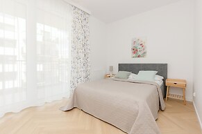 Łopuszańska Apartment Warsaw by Renters
