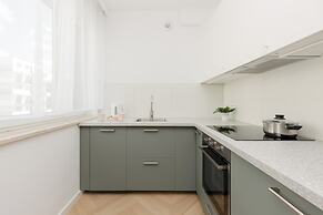 Łopuszańska Apartment Warsaw by Renters
