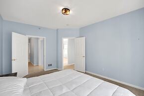 Stunning Beachfront Queens Getaway 4 Bedroom Townhouse by Redawning