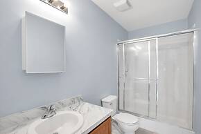 Stunning Beachfront Queens Getaway 4 Bedroom Townhouse by Redawning