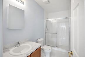 Stunning Beachfront Queens Getaway 4 Bedroom Townhouse by Redawning