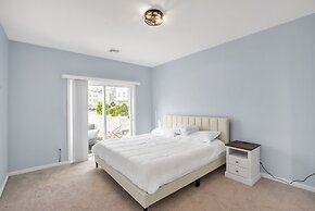 Stunning Beachfront Queens Getaway 4 Bedroom Townhouse by Redawning