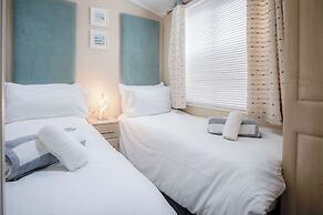 1 Manor Lodge - 3 Bedroom Lodge - Pendine