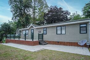 1 Manor Lodge - 3 Bedroom Lodge - Pendine