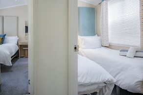 1 Manor Lodge - 3 Bedroom Lodge - Pendine