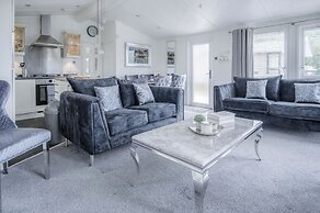 1 Manor Lodge - 3 Bedroom Lodge - Pendine