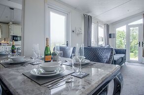 1 Manor Lodge - 3 Bedroom Lodge - Pendine