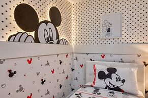 Brand new 4 Bedroom Suites Villa 5 Minutes From Disney