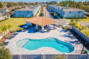 Brand new 4 Bedroom Suites Villa 5 Minutes From Disney