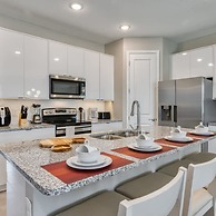 Affordable Luxury Home for 8 Guests Close to Parks