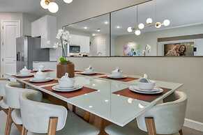 Affordable Luxury Home for 8 Guests Close to Parks