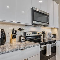 Affordable Luxury Home for 8 Guests Close to Parks