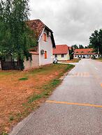 Lovely 2-bedroom House in Terme Catez