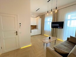 Picturesque Old Town Apartment With Balcony