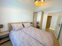 Picturesque Old Town Apartment With Balcony