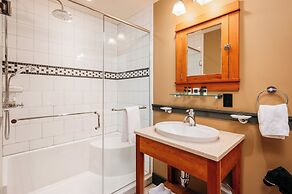 Tamarack Lodge of Traverse City