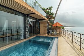 Sea&Sky luxury absolute beachfront villa