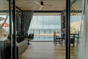 Sea&Sky luxury absolute beachfront villa