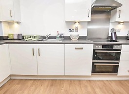 Immaculate 2-bed Apartment in Romford