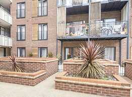 Immaculate 2-bed Apartment in Romford