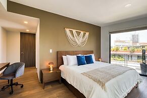 Chic PH Haven with rooftop By Tasman