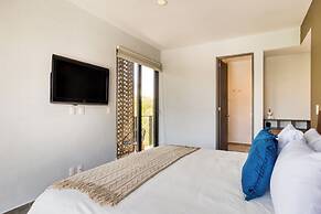 Chic PH Haven with rooftop By Tasman