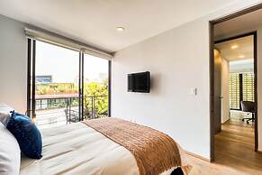 Chic PH Haven with rooftop By Tasman