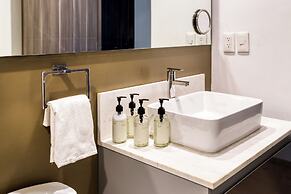 Chic PH Haven with rooftop By Tasman