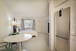 La Mer Suites