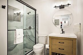 La Mer Suites