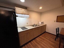 Relax Inn & Suites