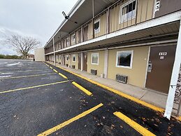 Relax Inn & Suites